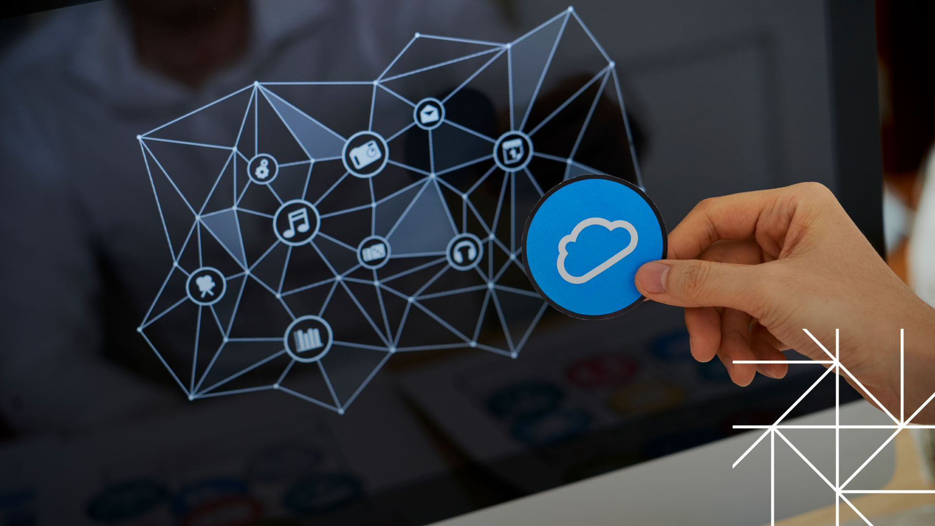 Descubre cómo la estrategia de nube híbrida y cómo soluciones como Cisco Intersight ayudan a gestionar estos entornos de forma eficiente y segura.