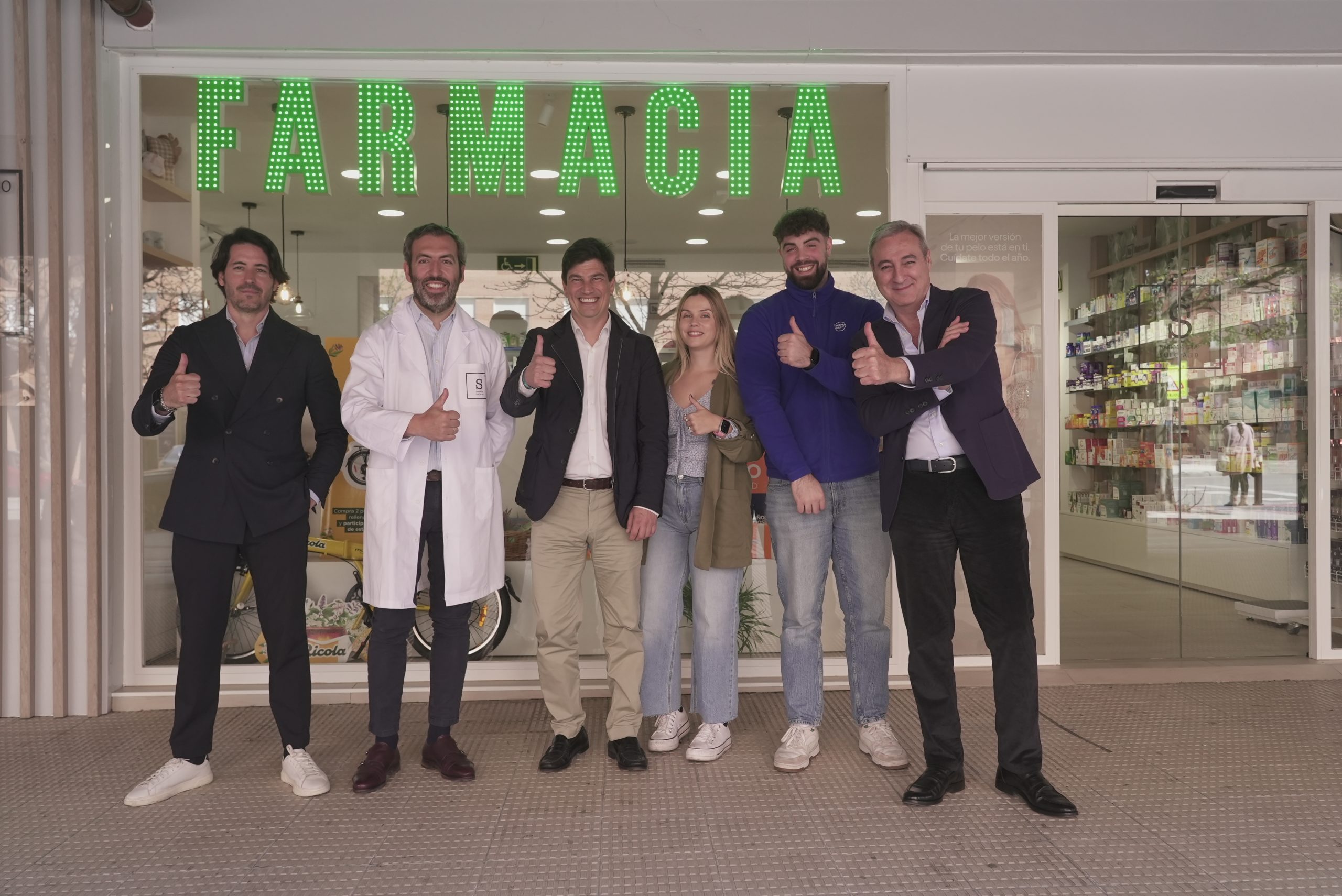 Vista aérea de la sede de Farmasoft, destacando la implementación de tecnología avanzada en su contact center.